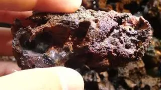 High-temperature porous stone of complex composition - synthesized fulgurite