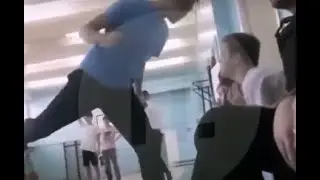Школьник достал учителя