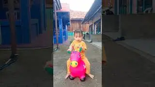 Bahagian nya dapat mainan baru 