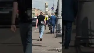 Юрист у здания Арбитражного суда г. Москвы. Кто-то словил, но подойти побоялся)