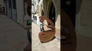 Играю на невидимой арфе в Черновцах