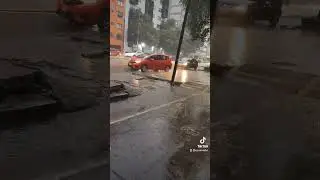 Empieza a llover... automáticamente yo 😅#Lluvia #CDMX #LuzSinGravedad