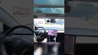 Tesla drives around kids on bikes #fsd #fsdbeta 2022.45.15