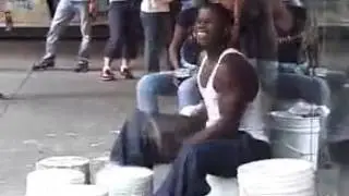 Уличный Барабанщик