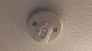 Smoke alarm test with smoke test spray