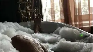 Мыльная пена в ванной.