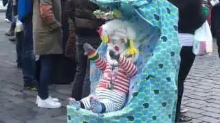 Baby street performer in Prague, CZ - VERY FUNNY!