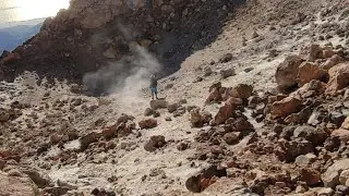 БОМЖ поднялся на вулкан а там видео  2