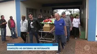 Corpo de estudante encontrada morta é sepultado sob grande comoção em Bariri