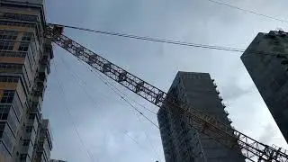 Упал кран в Казани около касторамы