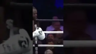 Tony Yoka vs Martin Bakole, Round 1 Knockdown
