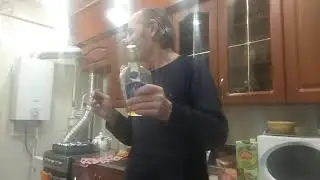 Батя хвалит домашнюю настойку