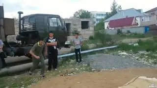 Un mec foire son premier backflip