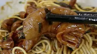 上海这碗肥肠面，差点没给我香死。沪西老弄堂面馆，广东路500号。