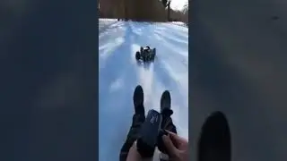 Необычный способ катания на санях 👌 #сани #shorts #горка