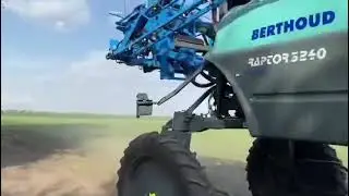 Самохідний оприскувач Berthoud Raptor 3240