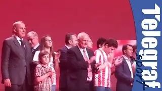 Dejan Savićević tokom pesme Delija o Uefi i Kosovu
