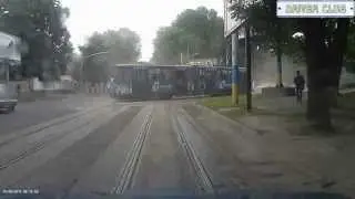 Жестко! Авария с трамваем!