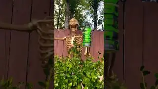 Making my skeleton hold a prime #drinkprime #trending #hydrationdrink #loganpaul #glowberry #shorts￼