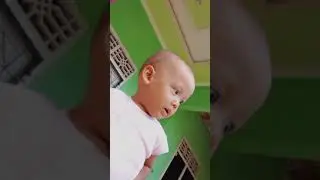 Ade nya disuruh nenen sama kakak nya 