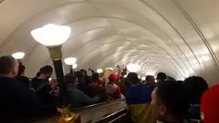 Пробегающий украинский болельщик