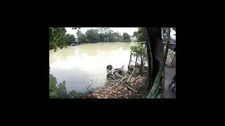 Penyebrangan motor di Kali Mas, SDA - SBY