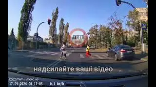 КА 2698МХ, водій дуже швидко мабуть поспішав. Вулиця Березняківська. Відео Олександр дякуємо!!!