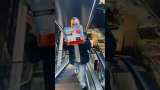 Il y a une tradition, c'est d'acheter son album à la Fnac quand il vient de sortir ❤️👨‍🚀