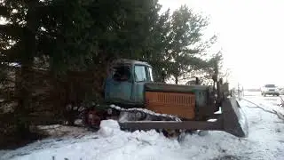 Работа с лопатой. Бульдозер ДТ-75 