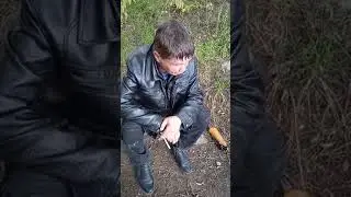 Распивал,намусорил на реке Уда недалеко от детской площадки