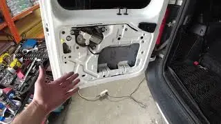 Шумоизоляция дверей багажника Lada Largus.