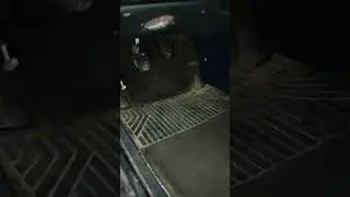 Сравнение ковров под ногами водителя Mercedes w124 и w201