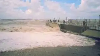 Дивноморское - море штормит.