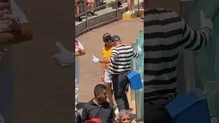 She Got a Hand Full 😂🤣😘| Tom the World Famous Seaworld Mime