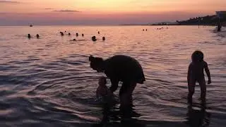 25 08 2019 Вероника купается в море