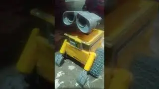 Entrevista a WALL-E (parodia 31 Minutos)