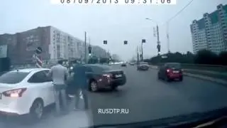 Жёсткий бой на дороге 2013