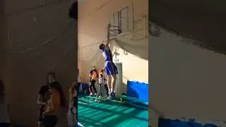Данк из под ноги #dunk #slamdunk #jump #basketball #данк #баскетбол #прыжок