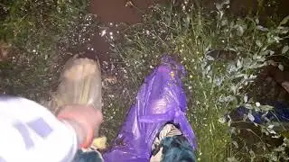 Пакеты на ноги вместо калош: Попытка не заляпаться в грязи
