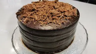 The best chocolate ganache and decorating chocolate cake (baked in oven!)
