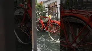Fahrrad im Lechkanal in Augsburg wird zur „Hängepartie“