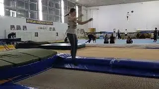 акробатика на батуті