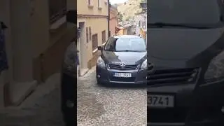 Ошибки туристов в Италии. Узкие улицы  для осликов, а не для машин #travel #automobile