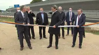 Verkehrsfreigabe der Autobahn A6 in Schwabach mit Durchschnitt der Fahne Bayerns & Deutschlands