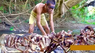 Eat giant squid #food #foodlover #cook #cooking#primitive#fishing#wildfood#fish#foodie #foodblogger