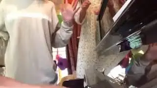 дочки Миллы Йовович поют песню про 