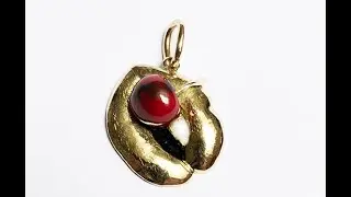 sexy lip pendant 18KT gold