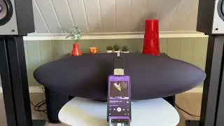 Bowers & Wilkins Zeppelin Air, playing 