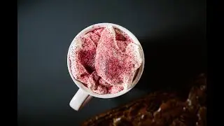 Какао со сливочной шапочкой и розовой пудрой