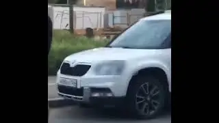 Паша Техник помочился на машину жены